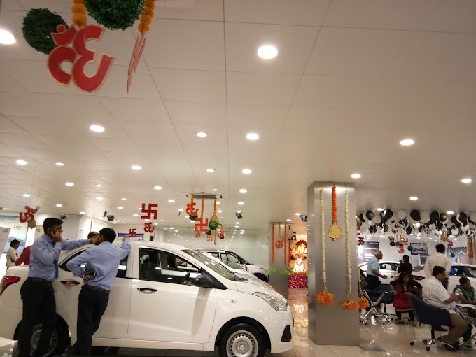 Visit The Gallops Hyundai Showroom in Ahmedabad For The Best Test Drive Experience