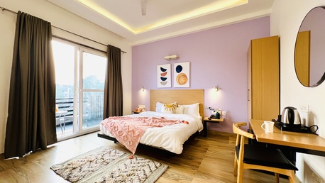 INR 2000/month,  Furnished,  Studio,  220 Sq. Feet,  Top-rated Hotel, Deluxe Rooms Near Medanta Medicity Hospital Gurgaon