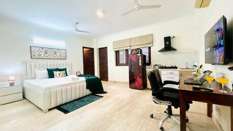 INR 5183/day,  Furnished,  Studio,  600 Sq. Feet,  Studio - New Friends Colony - Lift, Parking
