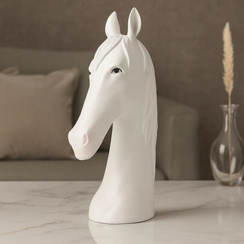 INR 1,  Romantic Couple And Horse Decor
