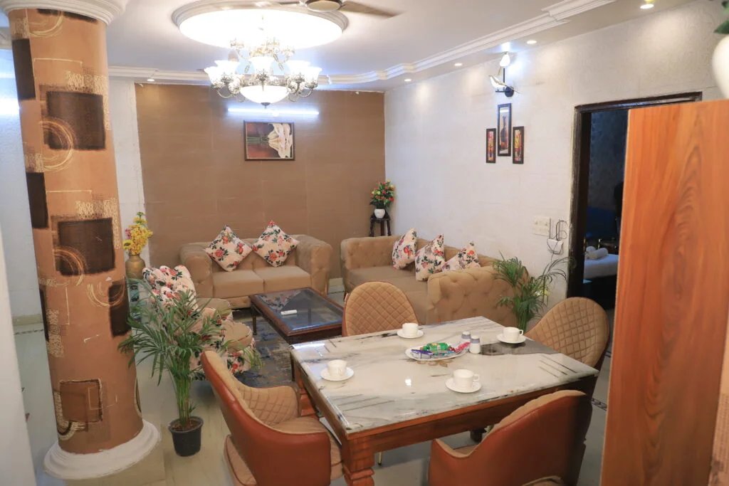 3BHK APARTMENT IN SAKET photo 2