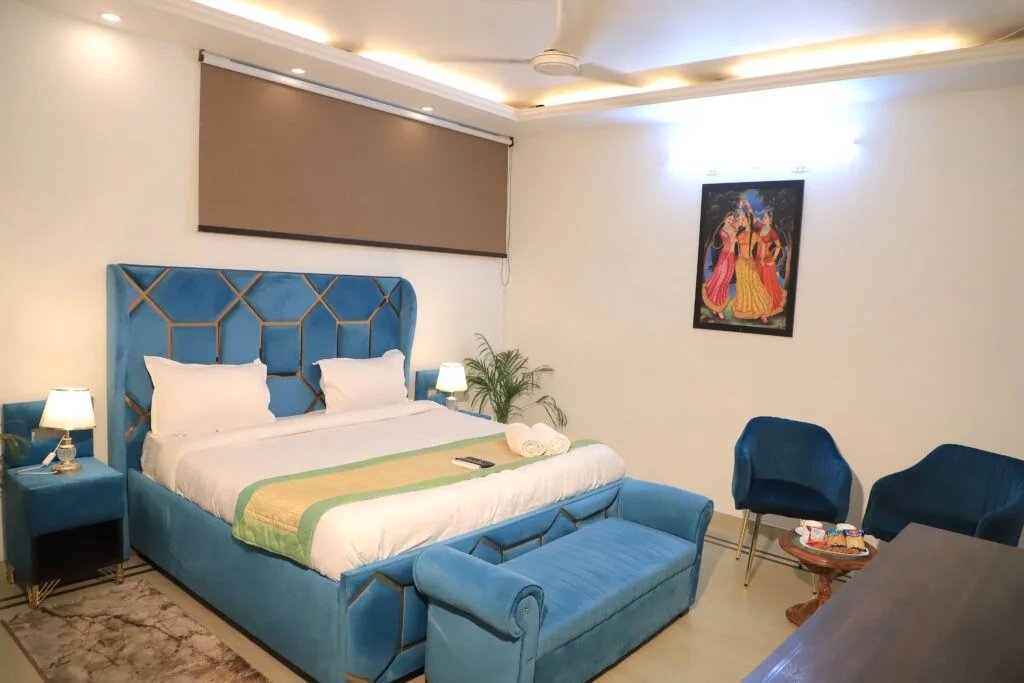3BHK APARTMENT IN SAKET photo 1