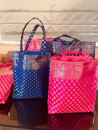 INR 3799,  Handmade Benarsi Silk Hamper Bags photo 1