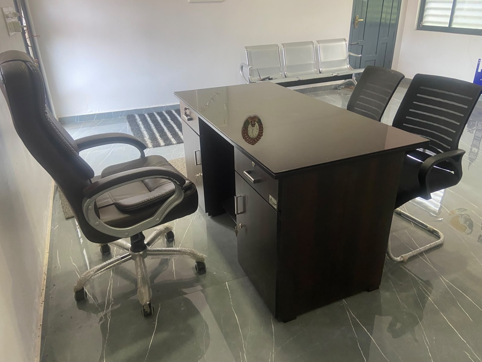 PREMIUM OFFICE FURNITURE & VOLTAS SPLIT AC FOR SALE photo 5