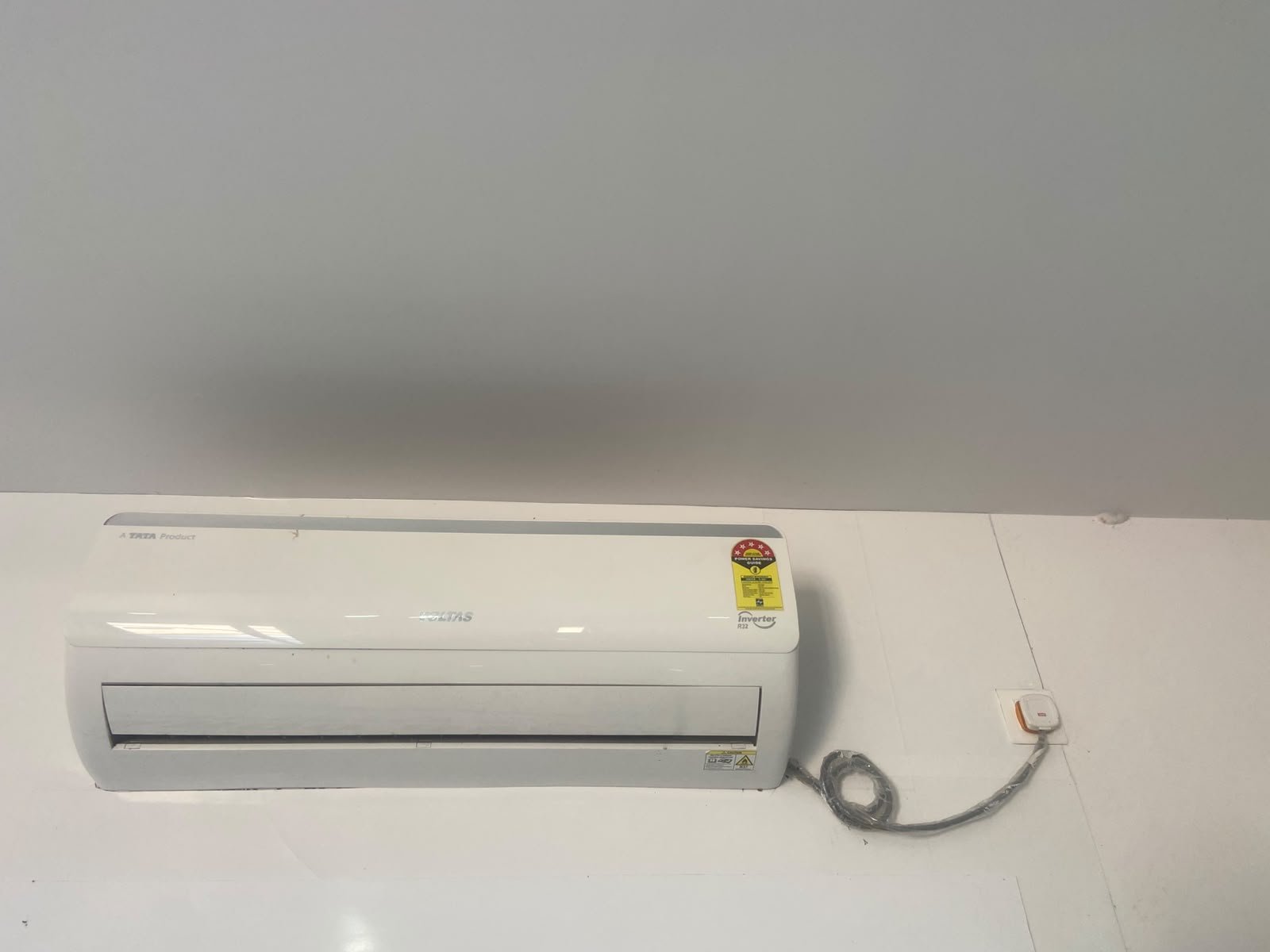 PREMIUM OFFICE FURNITURE & VOLTAS SPLIT AC FOR SALE photo 4