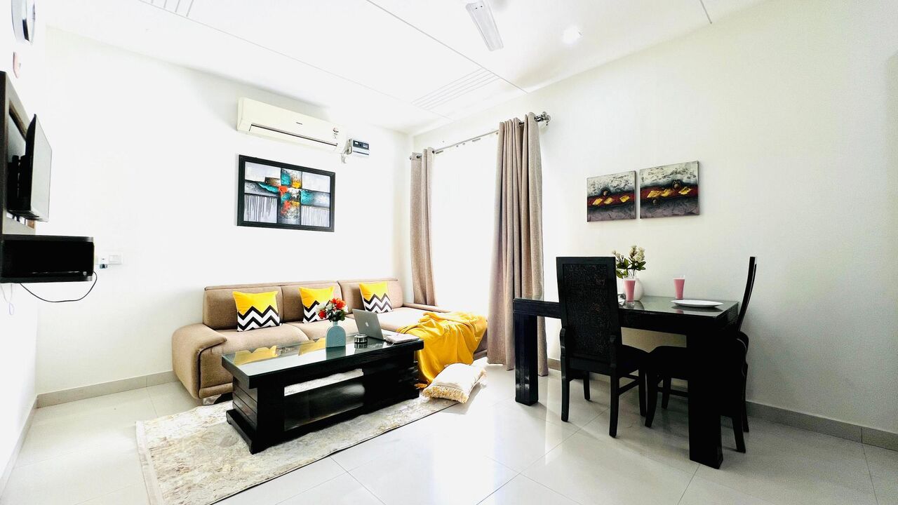 INR 3500/day,  Furnished,  1 BR,  550 Sq. Feet,  One Bedroom Apartment  DLF Phase 3