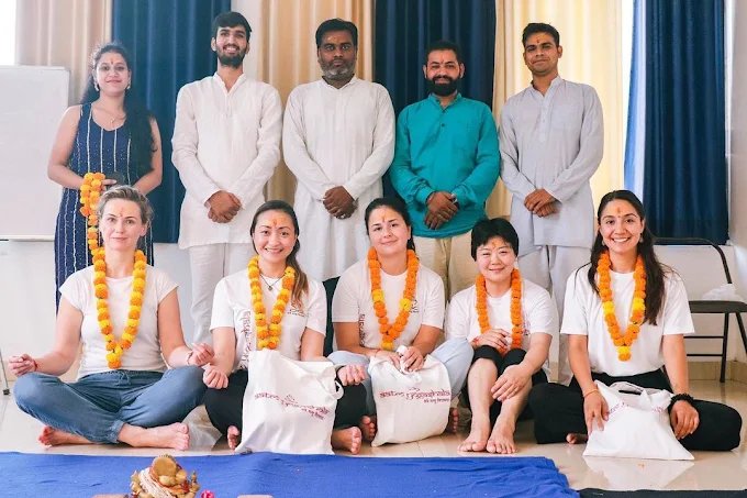 Best Ashtanga yoga teacher training in rishikesh