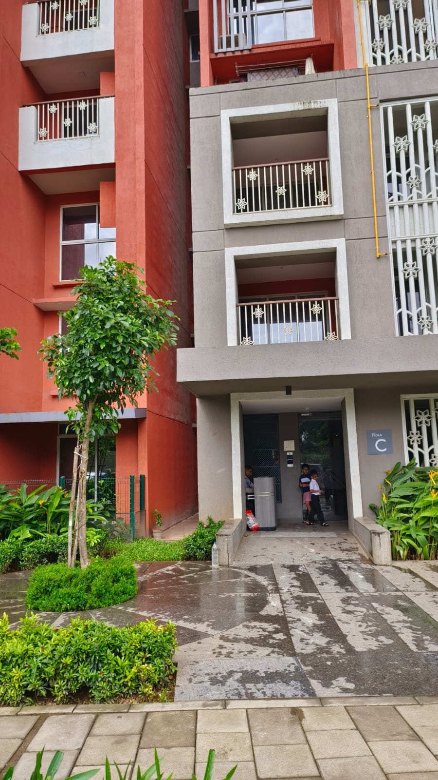 Selling a well-maintained [1 BHK] flat in Lodha Premier Casa Fiora, Palava City, Dombivli East photo 2
